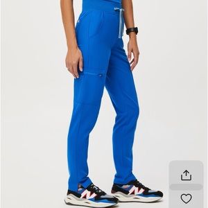 Women’s royal blue high wasted yola skinny scrub pants! Size small tall